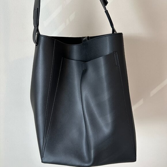 Everlane Handbags - Everlane The Studio Bag (black)